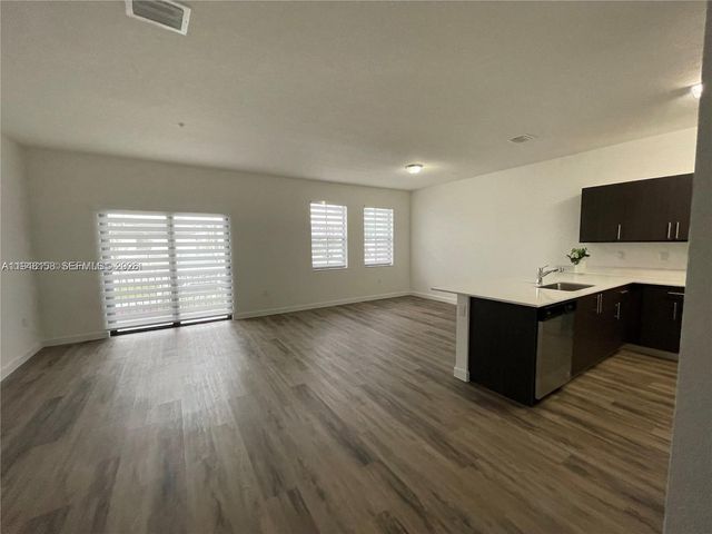 15520 SW 136th St 103, Miami, FL 33196