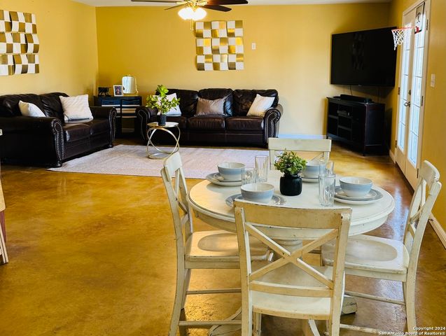 8546 Real Rd, San Antonio, TX 78263