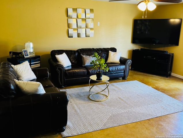 8546 Real Rd, San Antonio, TX 78263