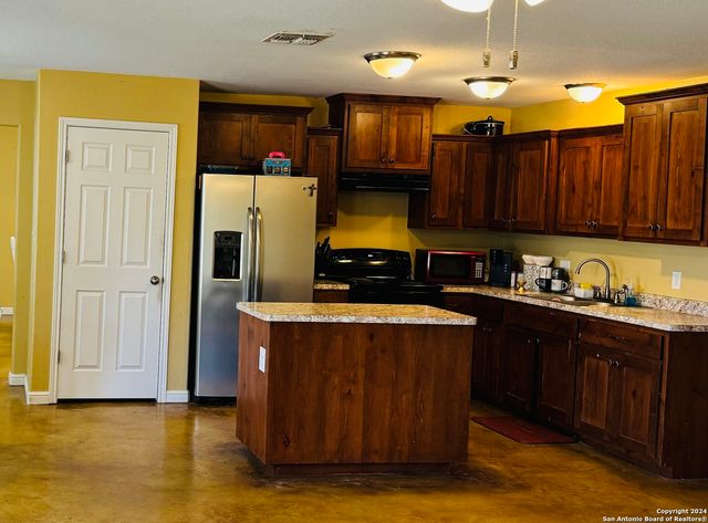 8546 Real Rd, San Antonio, TX 78263