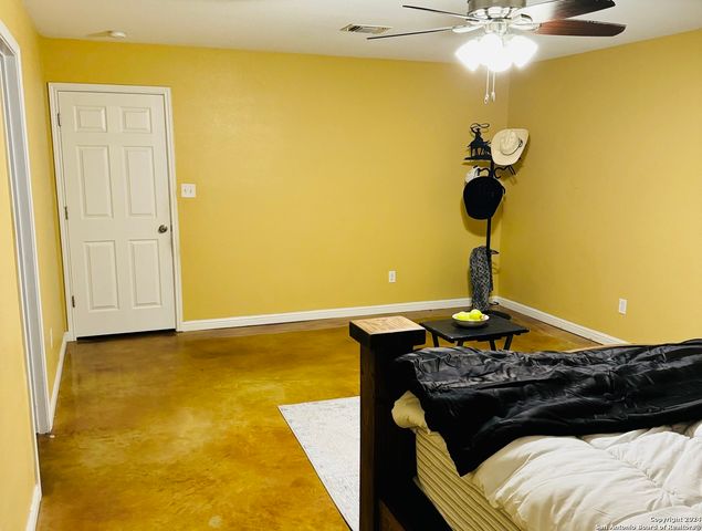 8546 Real Rd, San Antonio, TX 78263