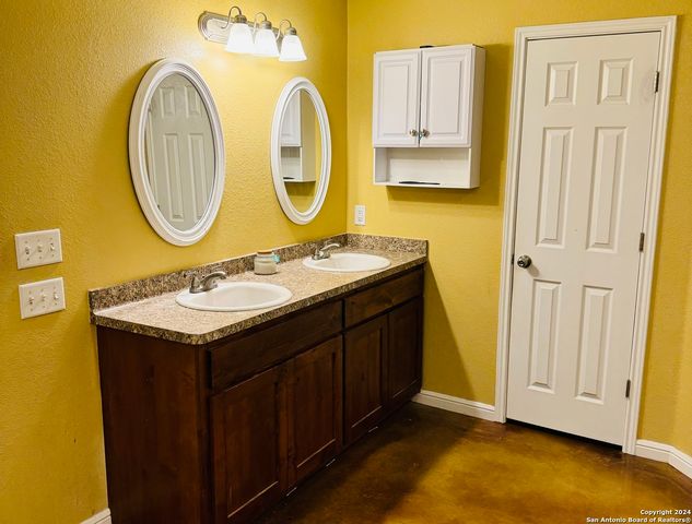 8546 Real Rd, San Antonio, TX 78263