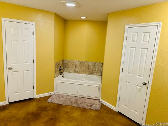 8546 Real Rd, San Antonio, TX 78263