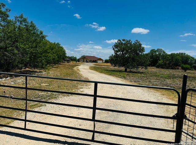 8546 Real Rd, San Antonio, TX 78263