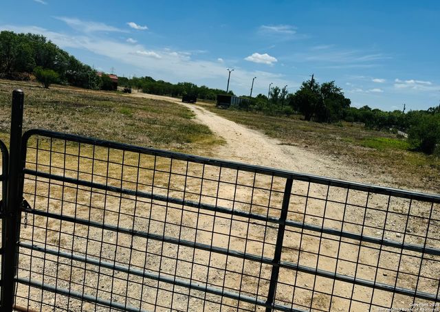 8546 Real Rd, San Antonio, TX 78263