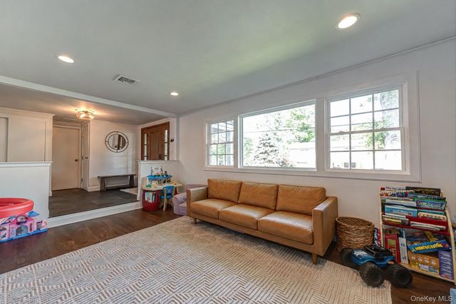30 Harriet Lane, Huntington, NY 11743