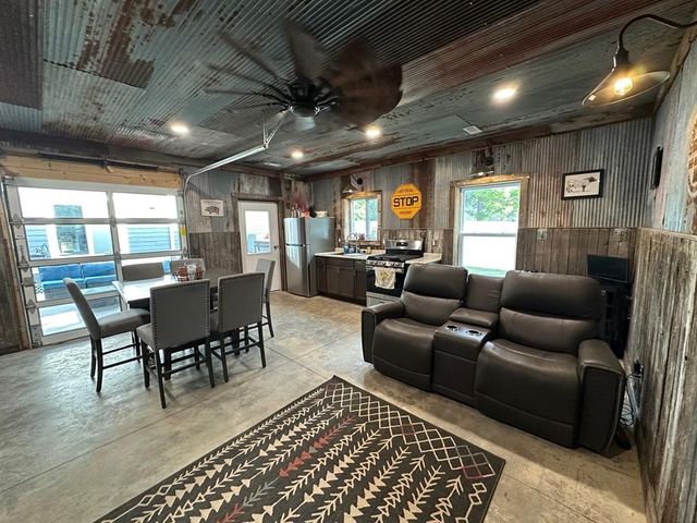 719 E Washington Street, Winterset, IA 50273