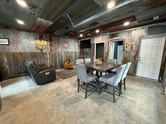 719 E Washington Street, Winterset, IA 50273