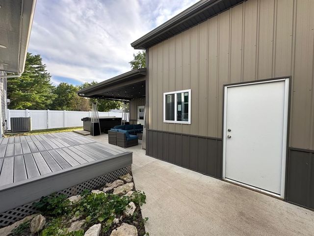 719 E Washington Street, Winterset, IA 50273