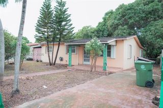 1230 W 35th St, Hialeah, FL 33012