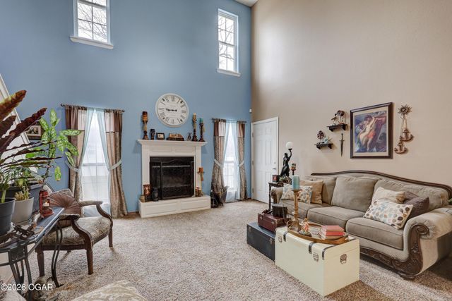 2038 Blue Jay Drive, Webb City, MO 64870