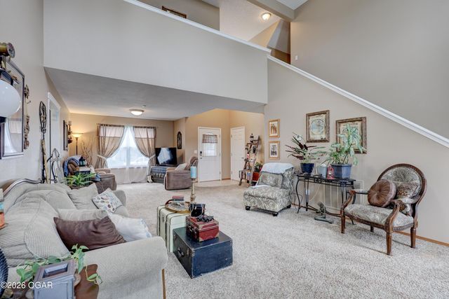 2038 Blue Jay Drive, Webb City, MO 64870