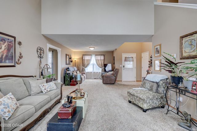 2038 Blue Jay Drive, Webb City, MO 64870