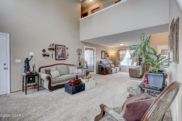 2038 Blue Jay Drive, Webb City, MO 64870