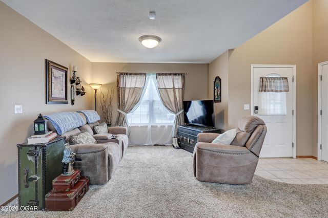 2038 Blue Jay Drive, Webb City, MO 64870