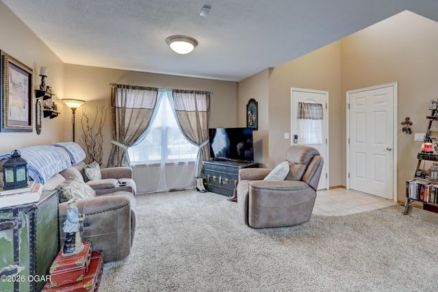 2038 Blue Jay Drive, Webb City, MO 64870