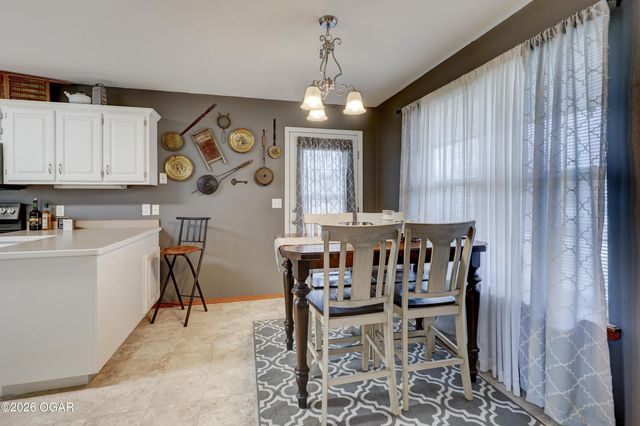 2038 Blue Jay Drive, Webb City, MO 64870