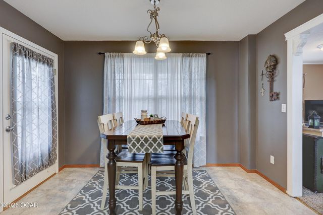 2038 Blue Jay Drive, Webb City, MO 64870