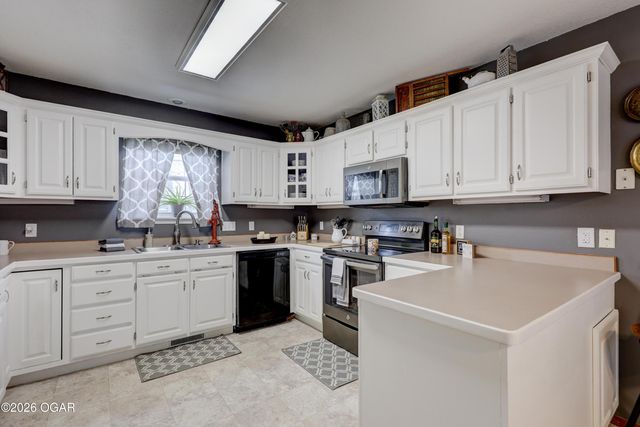 2038 Blue Jay Drive, Webb City, MO 64870