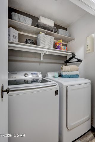 2038 Blue Jay Drive, Webb City, MO 64870