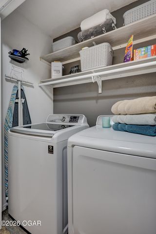 2038 Blue Jay Drive, Webb City, MO 64870