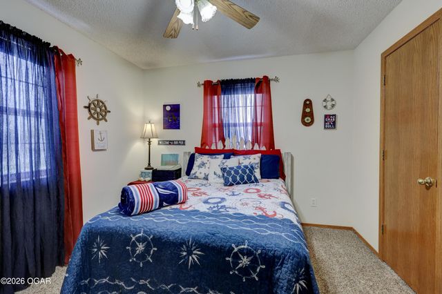 2038 Blue Jay Drive, Webb City, MO 64870