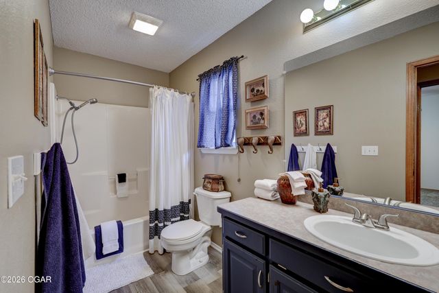 2038 Blue Jay Drive, Webb City, MO 64870