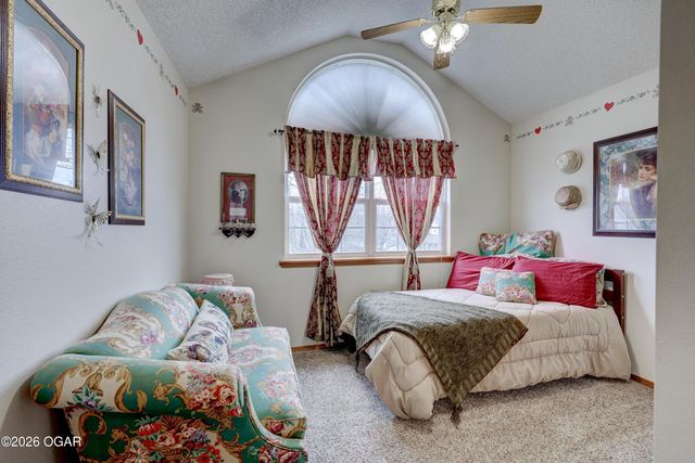 2038 Blue Jay Drive, Webb City, MO 64870