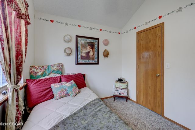 2038 Blue Jay Drive, Webb City, MO 64870