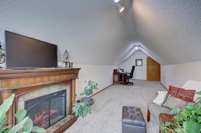 2038 Blue Jay Drive, Webb City, MO 64870