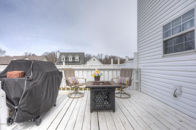 2038 Blue Jay Drive, Webb City, MO 64870