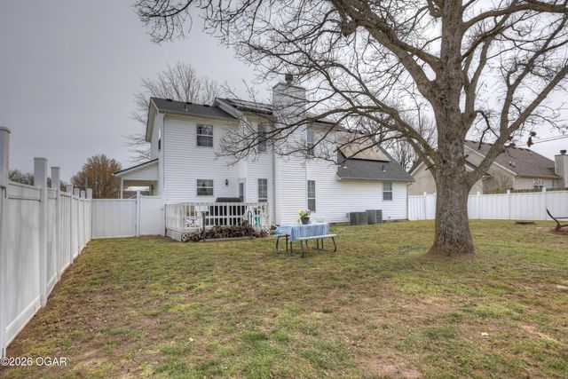 2038 Blue Jay Drive, Webb City, MO 64870