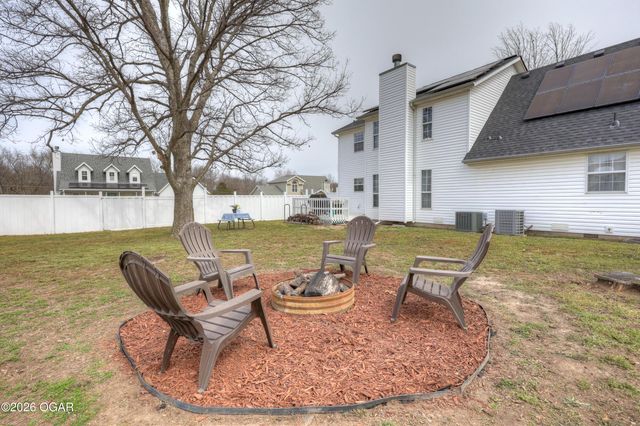 2038 Blue Jay Drive, Webb City, MO 64870