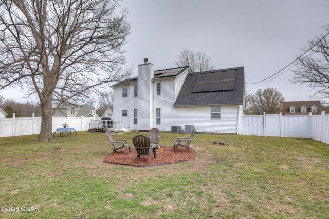 2038 Blue Jay Drive, Webb City, MO 64870