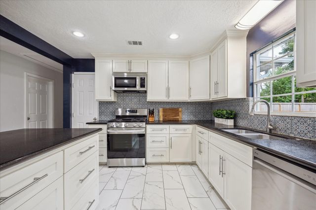 9925 Warwana Road, Houston, TX 77080