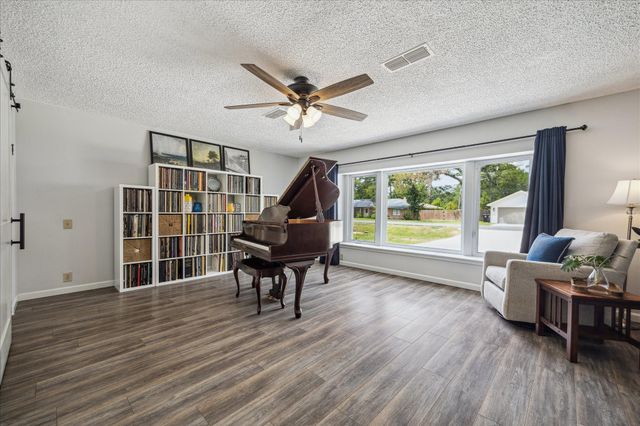 9925 Warwana Road, Houston, TX 77080