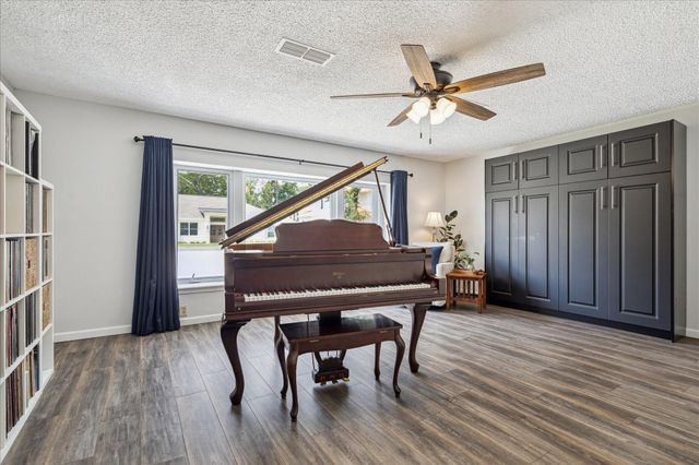 9925 Warwana Road, Houston, TX 77080