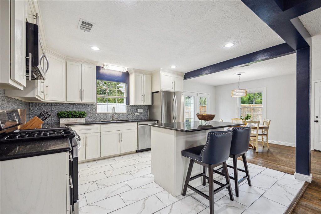 9925 Warwana Road, Houston, TX 77080