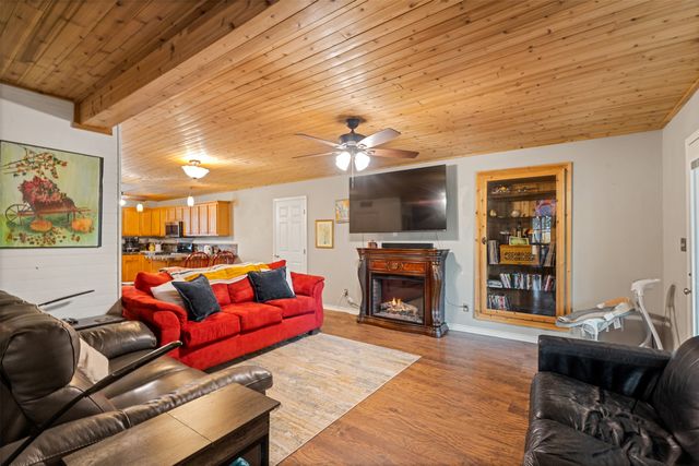243 Autumn Wood Trail, Gun Barrel City, TX 75156