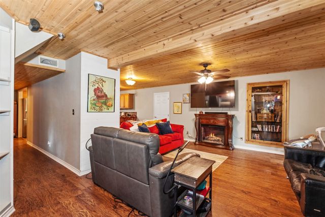 243 Autumn Wood Trail, Gun Barrel City, TX 75156