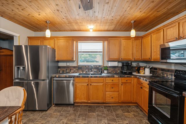 243 Autumn Wood Trail, Gun Barrel City, TX 75156