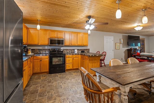 243 Autumn Wood Trail, Gun Barrel City, TX 75156