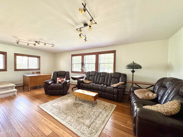 284 Alcove Road, New Baltimore, NY 12087