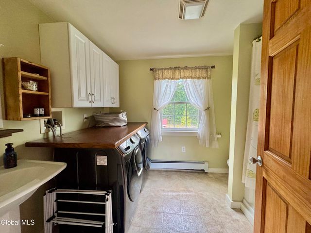 284 Alcove Road, New Baltimore, NY 12087