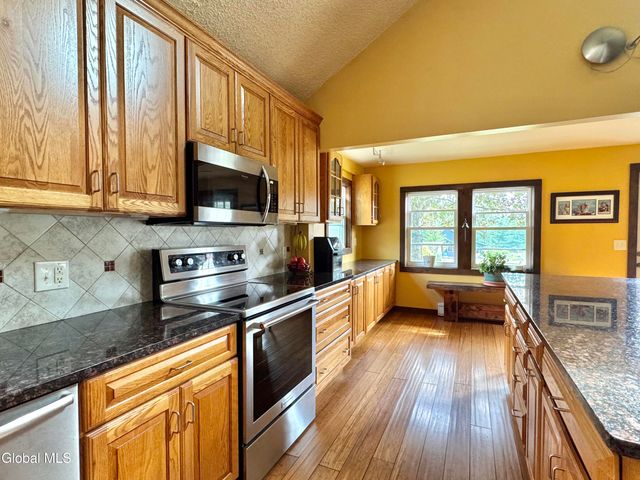 284 Alcove Road, New Baltimore, NY 12087