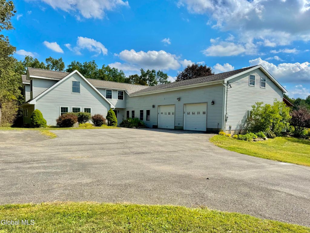 284 Alcove Road, New Baltimore, NY 12087