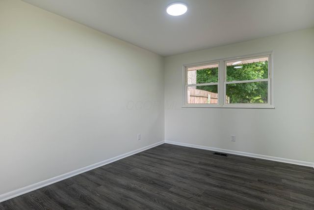 1922 Old Coach Road, Springfield, OH 45505