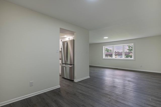 1922 Old Coach Road, Springfield, OH 45505
