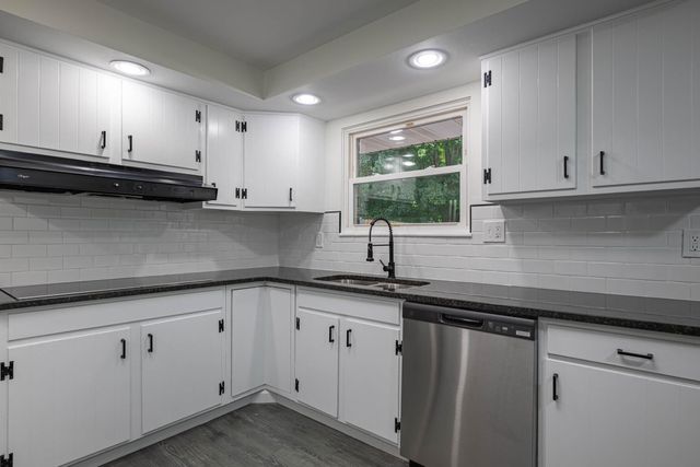 1922 Old Coach Road, Springfield, OH 45505