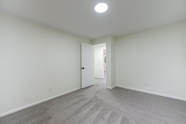 1922 Old Coach Road, Springfield, OH 45505
